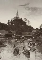 Goldener Berg mit Blick auf den belebten Kanal, 1890